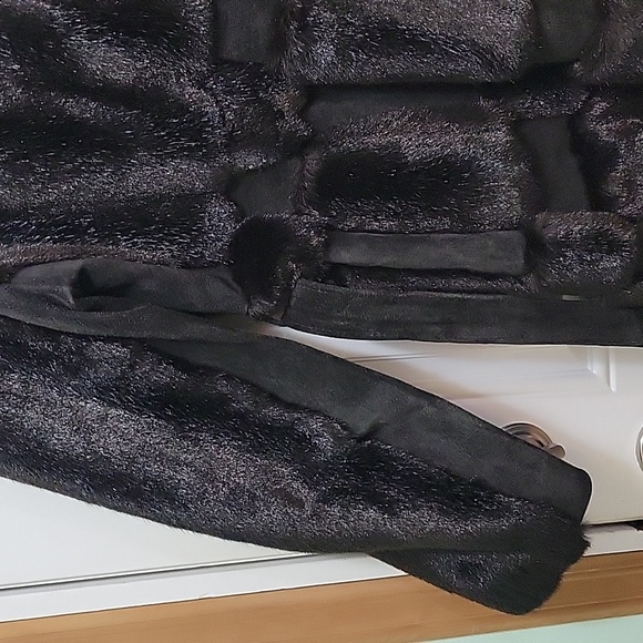 Tissavel France Vintage Leather and fur belted coat - Picture 6 of 16